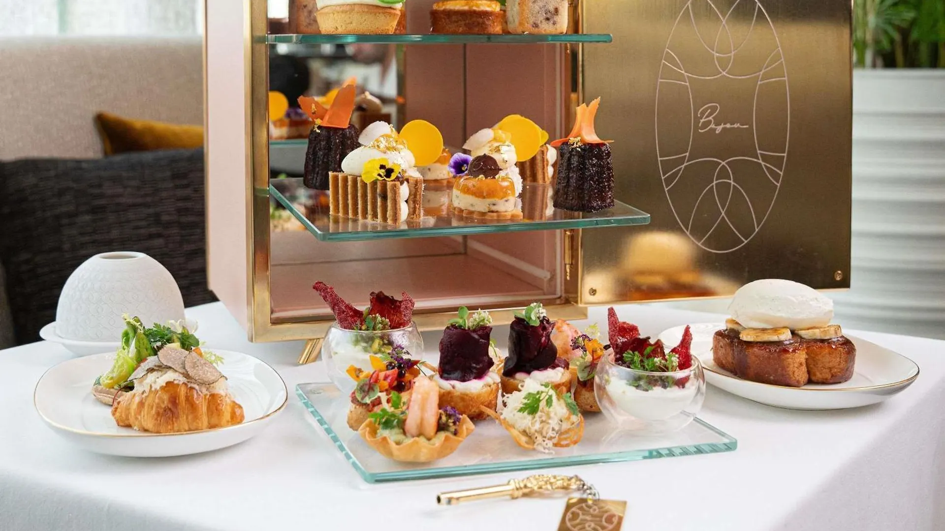 Sofitel Dubai The Obelisk Hotel 5*,