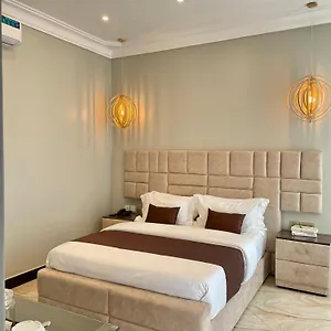 https://the-nook-boutique.about-kampalahotels.com