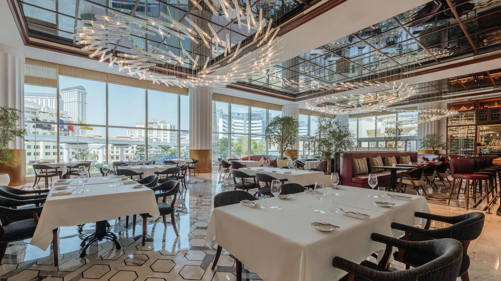 *****  Sofitel Dubai The Obelisk Hotel United Arab Emirates